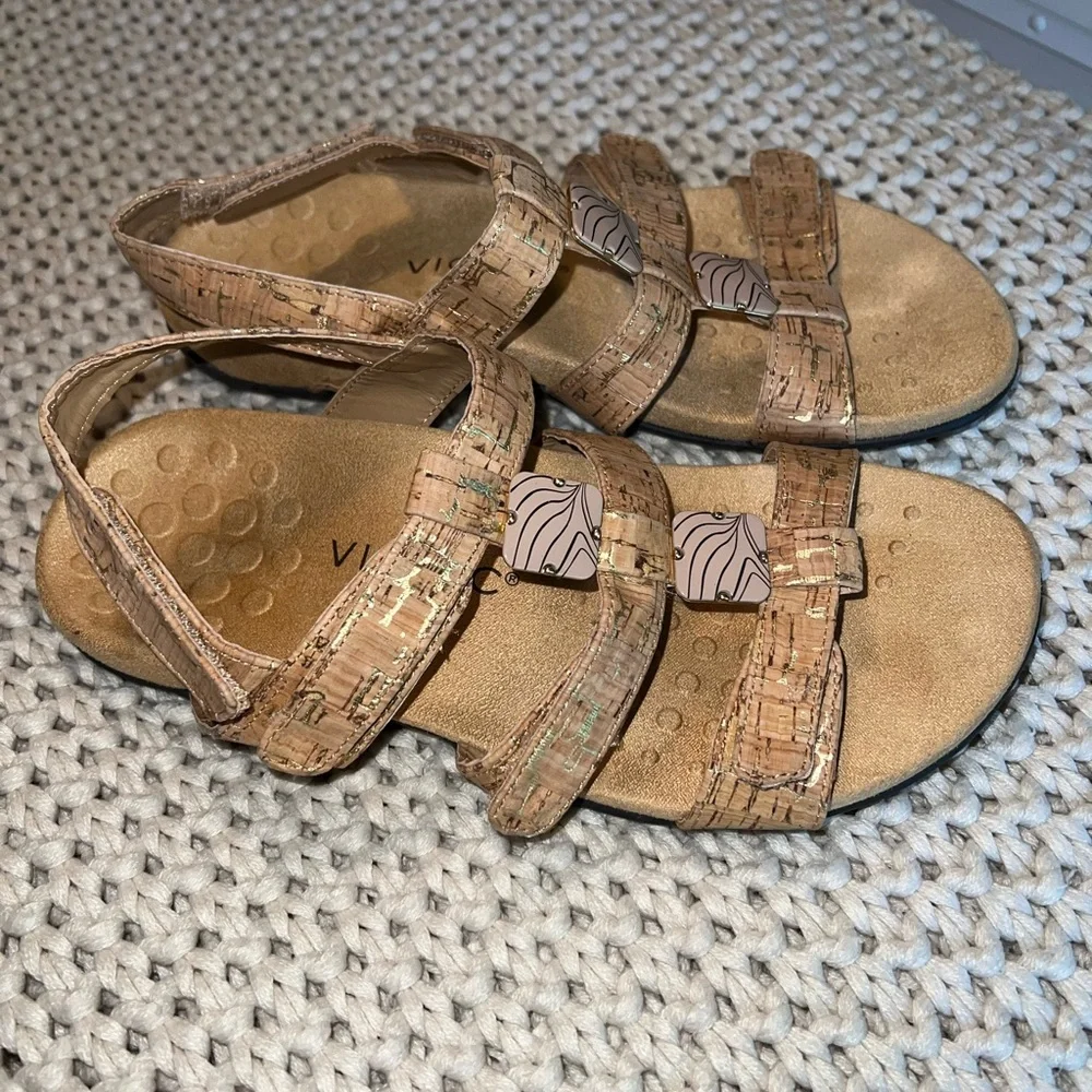 Vionic Amber Natural Cork with Gold Fleck Sandals Sz 8W